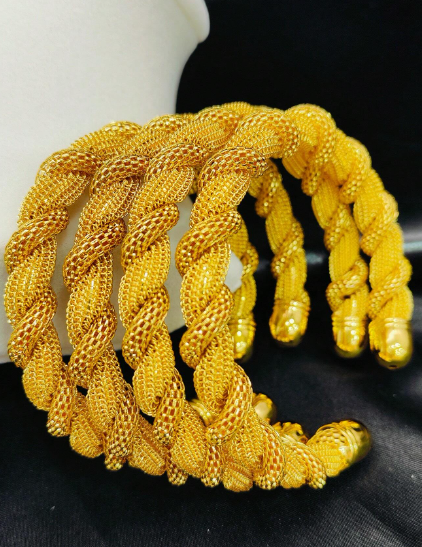 4 pièces Bracelets ouverts plaqués or à chaîne en maille tissée pour femmes à la mode 350 MRU