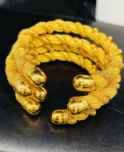 4 pièces Bracelets ouverts plaqués or à chaîne en maille tissée pour femmes à la mode 350 MRU